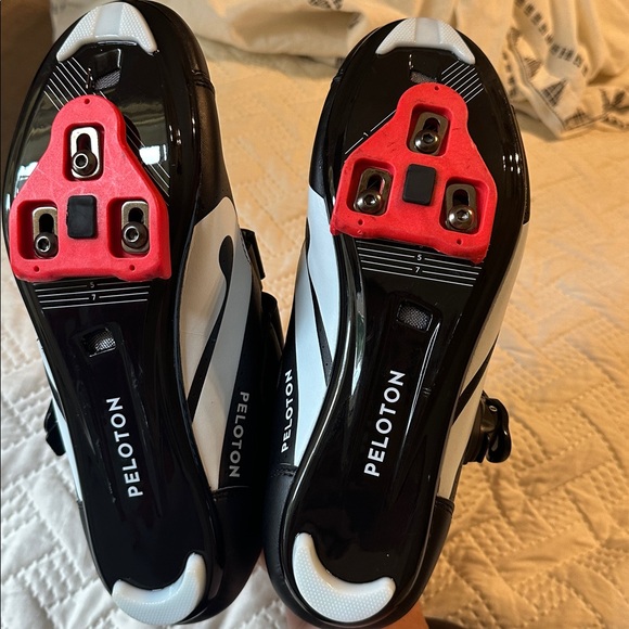 Peloton Cycling Shoes - Size 41 / men’s 8.5 / women’s 10 - Picture 2 of 4